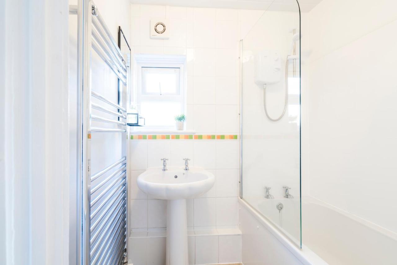 West Lodge- Cosy From With 3 Bedrooms Casa de Férias *