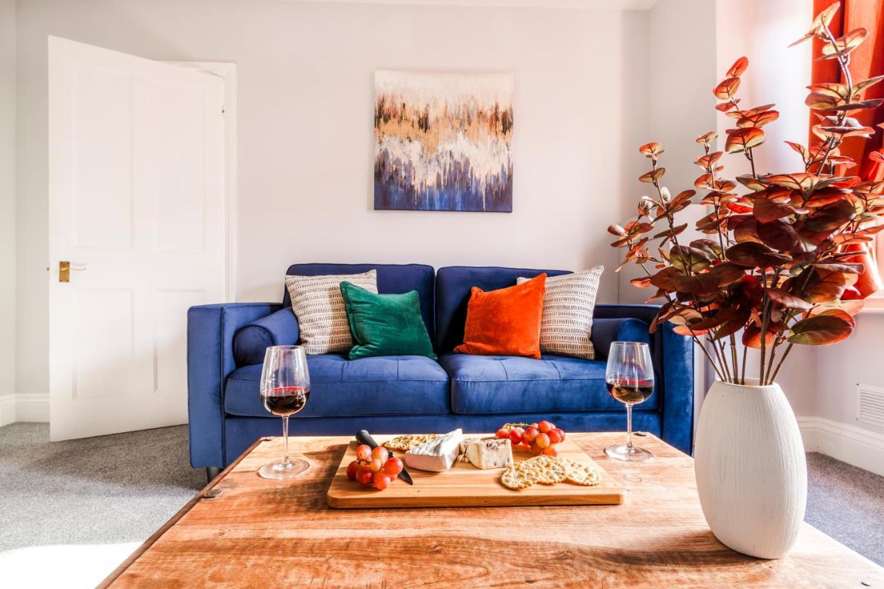 West Lodge- Cosy From With 3 Bedrooms *