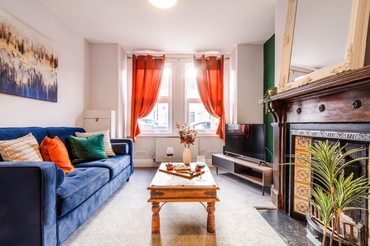 Casa de Férias West Lodge- Cosy From With 3 Bedrooms *