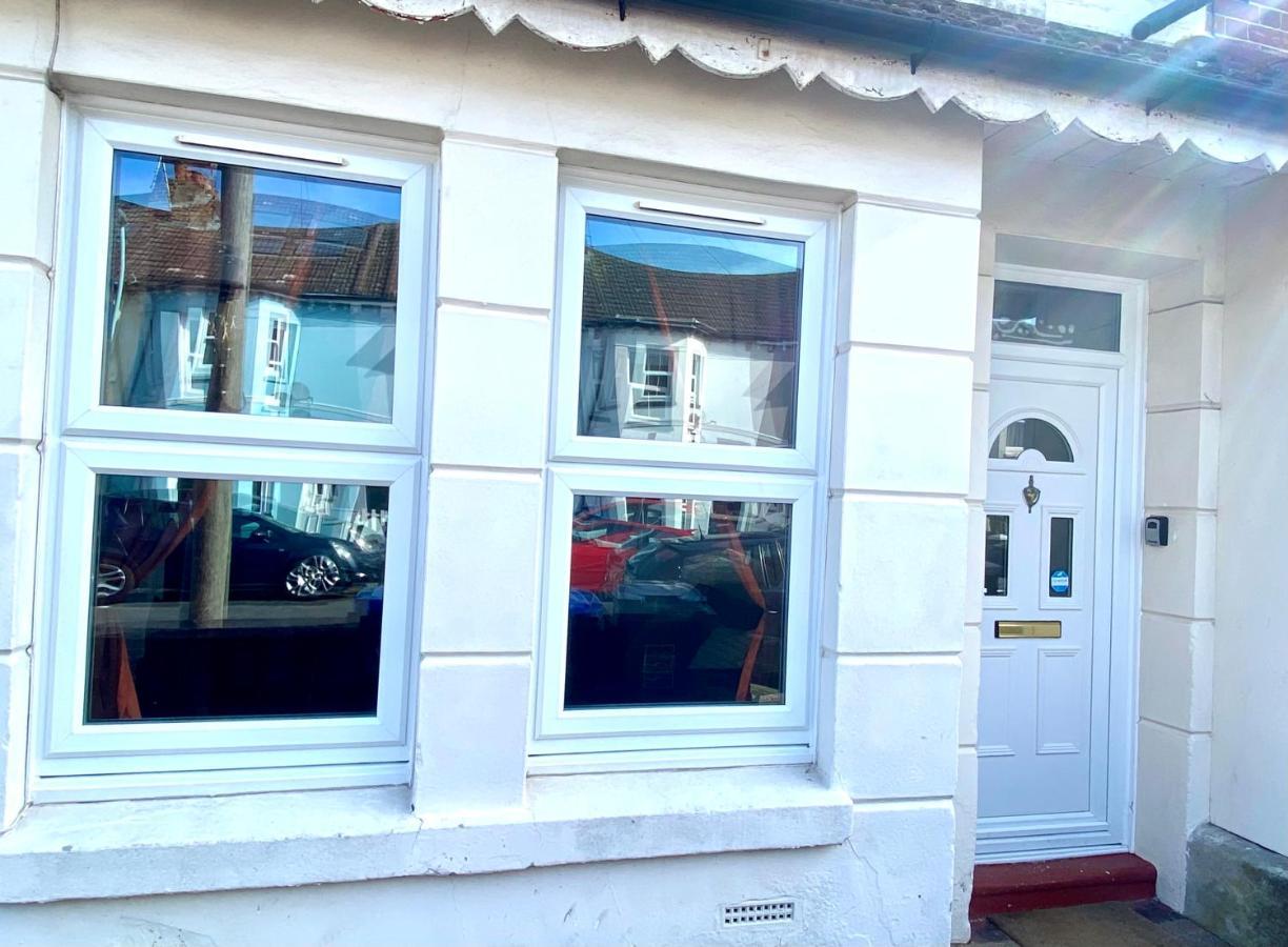 Casa de Férias West Lodge- Cosy From With 3 Bedrooms