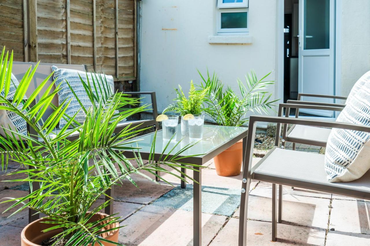 West Lodge- Cosy From With 3 Bedrooms *