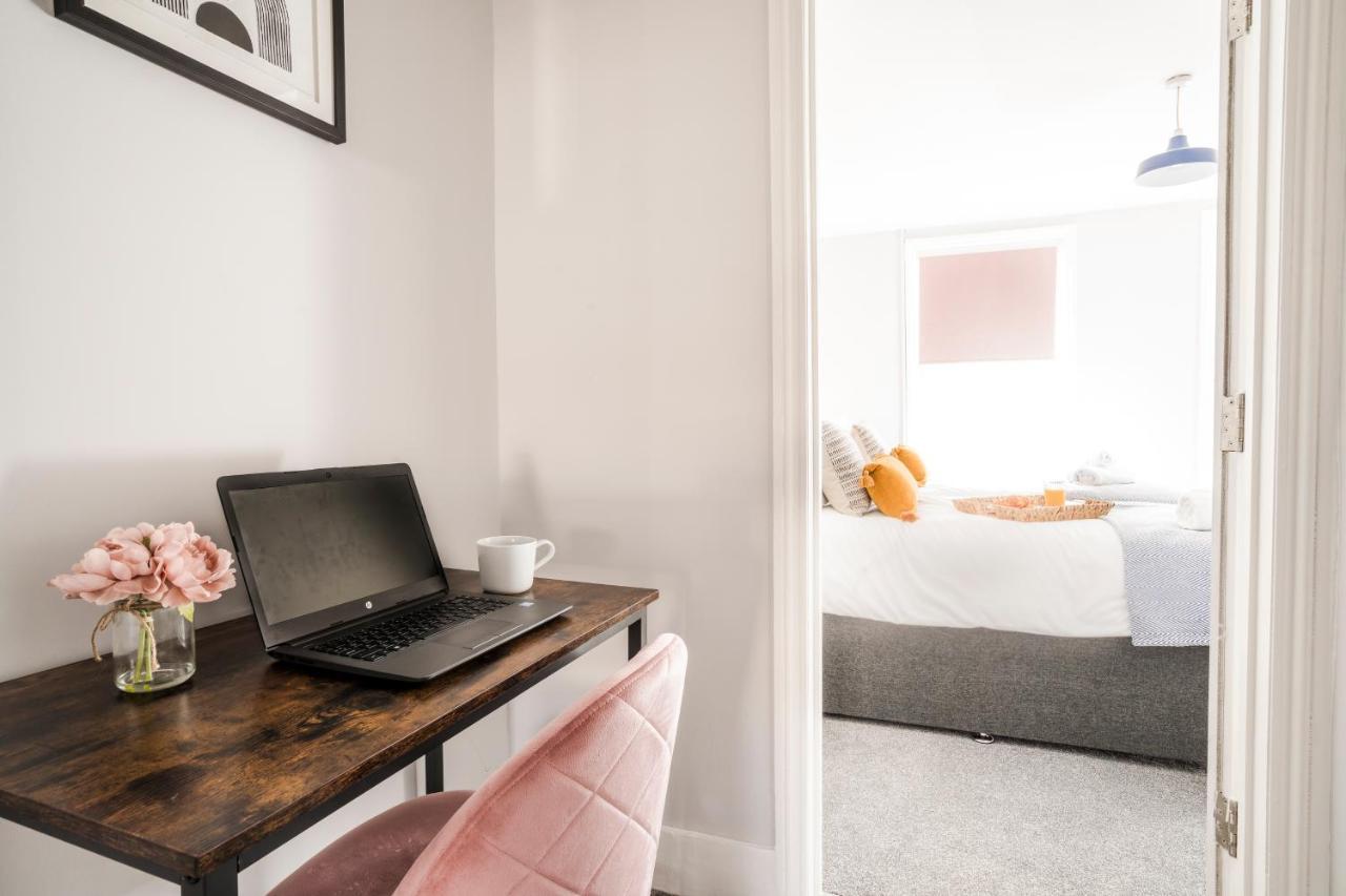 West Lodge- Cosy From With 3 Bedrooms Holiday home