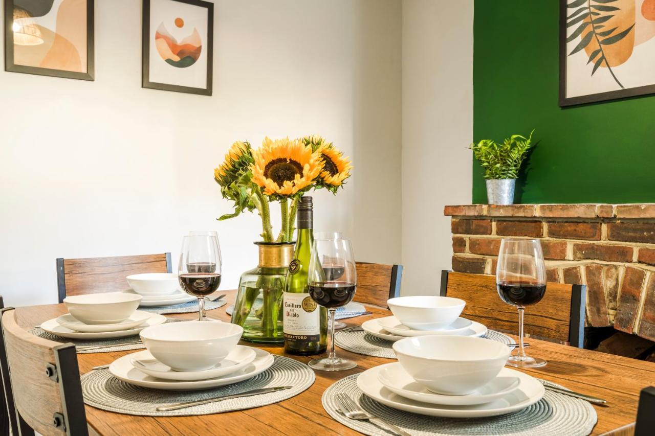 West Lodge- Cosy From With 3 Bedrooms Holiday home